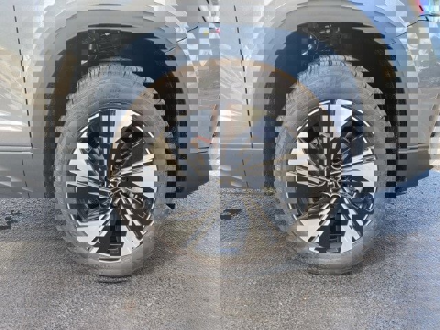 New 2025 Volkswagen Taos SE image 20