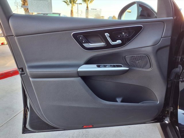 Used 2025 Mercedes-Benz GLC 300 image 13