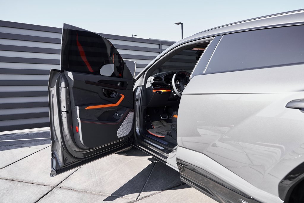 Used 2025 Lamborghini Urus SE image 34