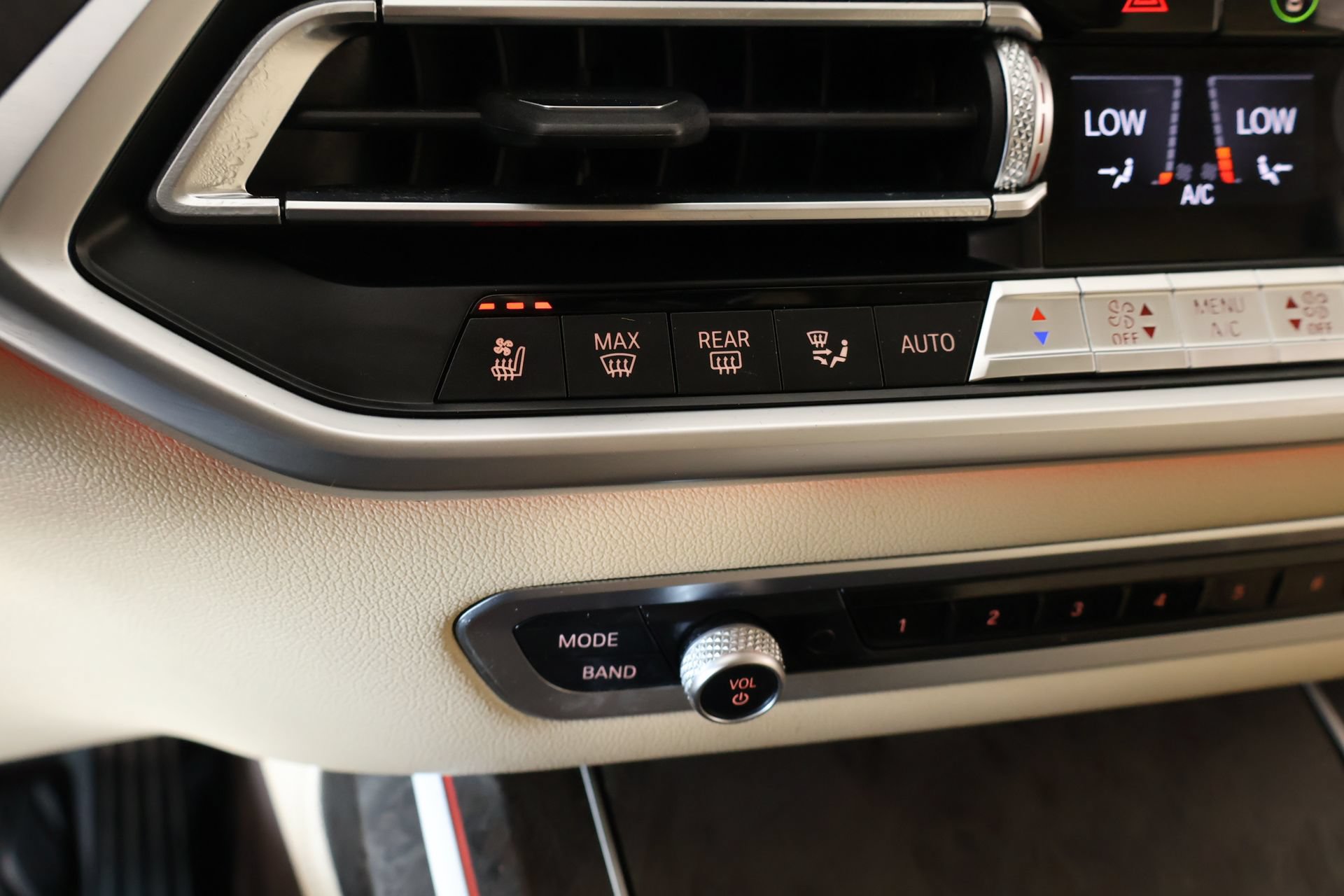 Used 2019 BMW X7 xDrive40i w/ Luxury Seating Package AWD/4WD image 8