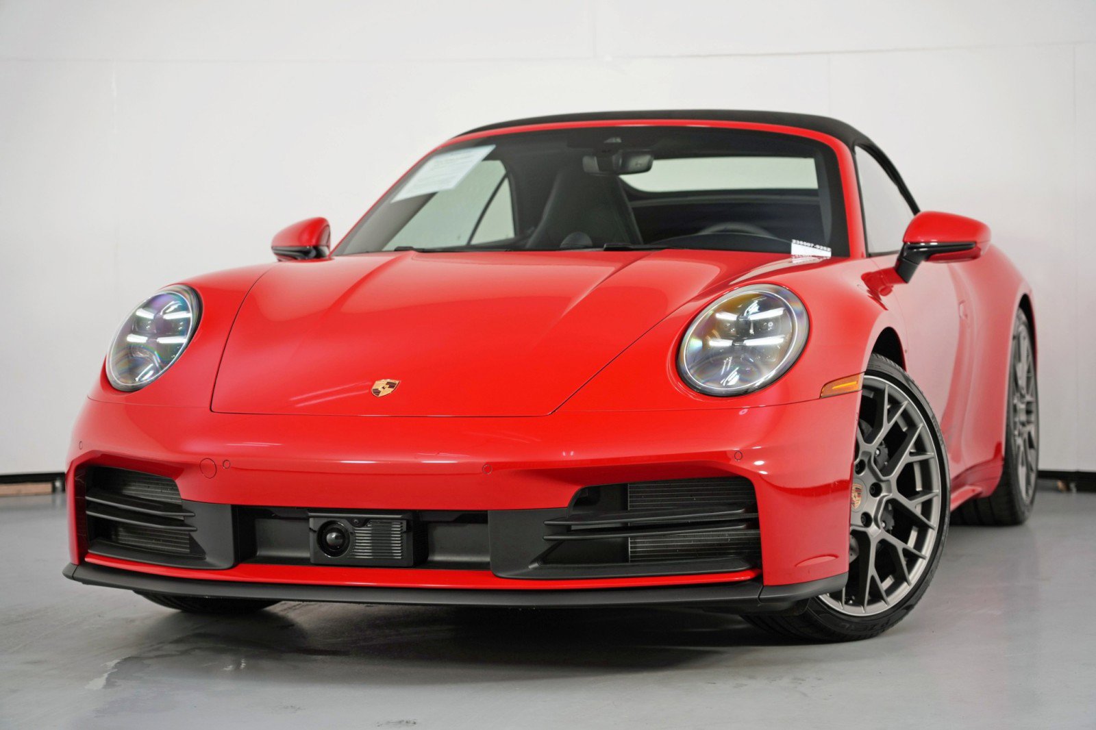Used 2025 Porsche 911 Carrera RWD image 3