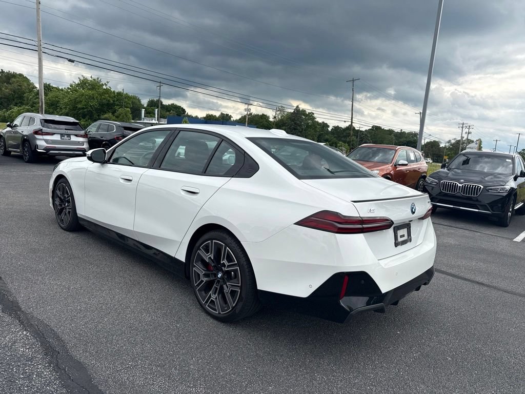 Used 2025 BMW i5 xDrive40 w/ M Sport Package AWD/4WD image 5