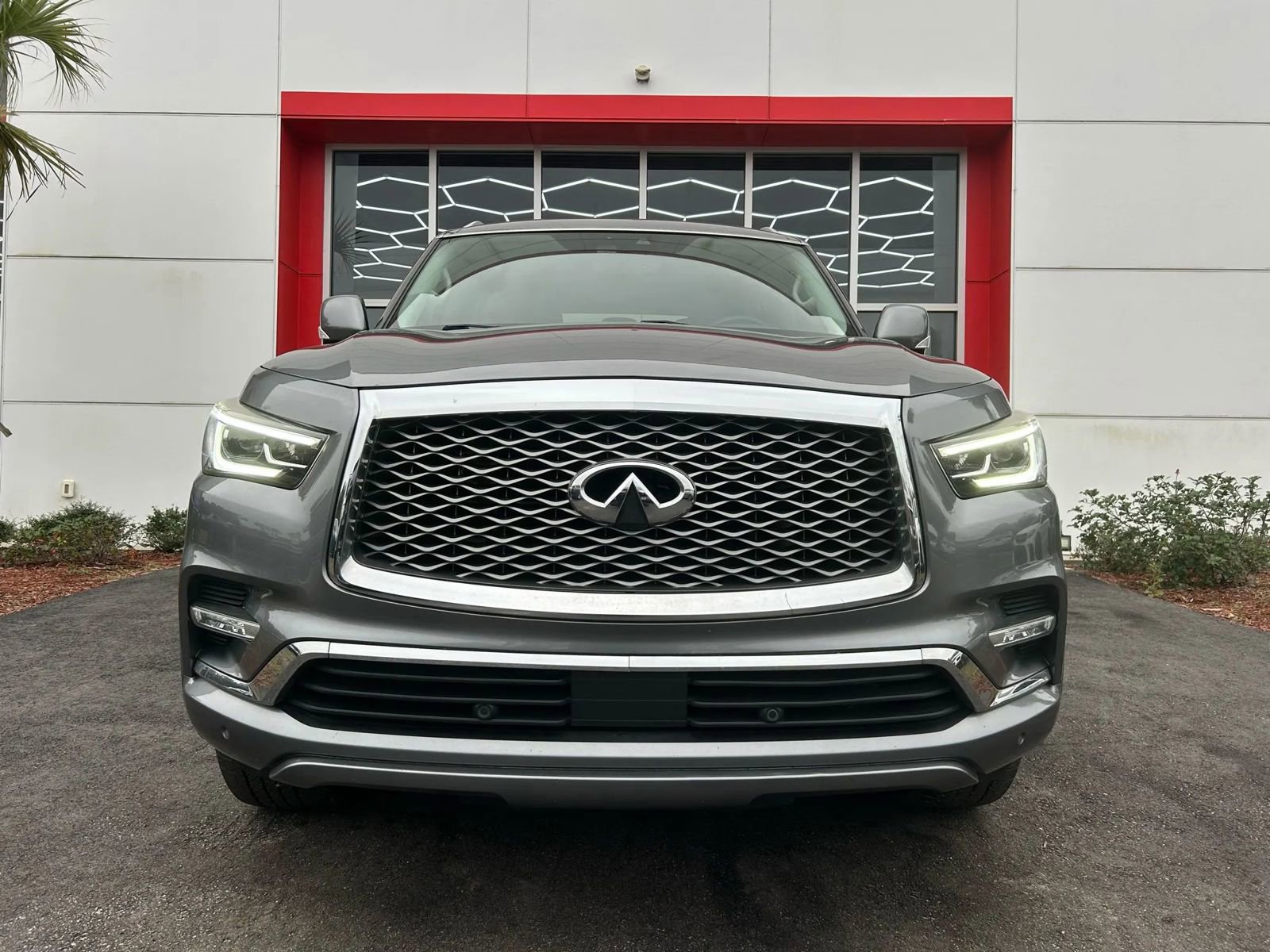 Used 2018 INFINITI QX80 2WD w/ Driver Assistance Package image 2