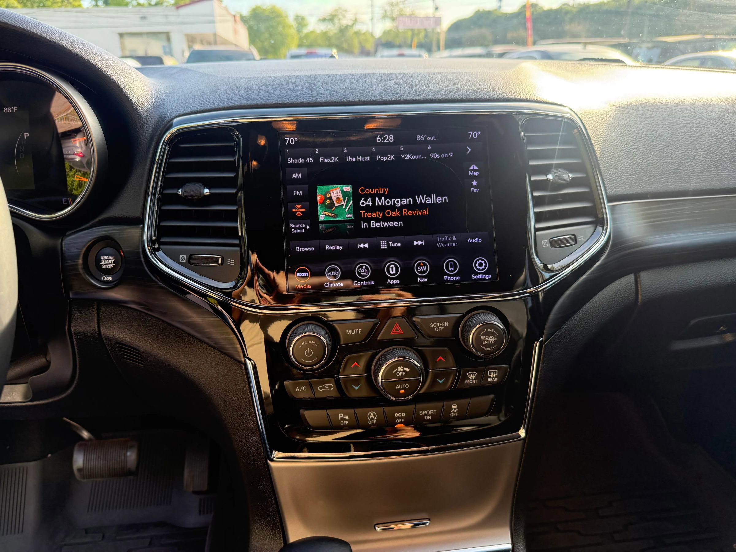 Used 2020 Jeep Grand Cherokee Laredo w/ Laredo X Package AWD/4WD image 15