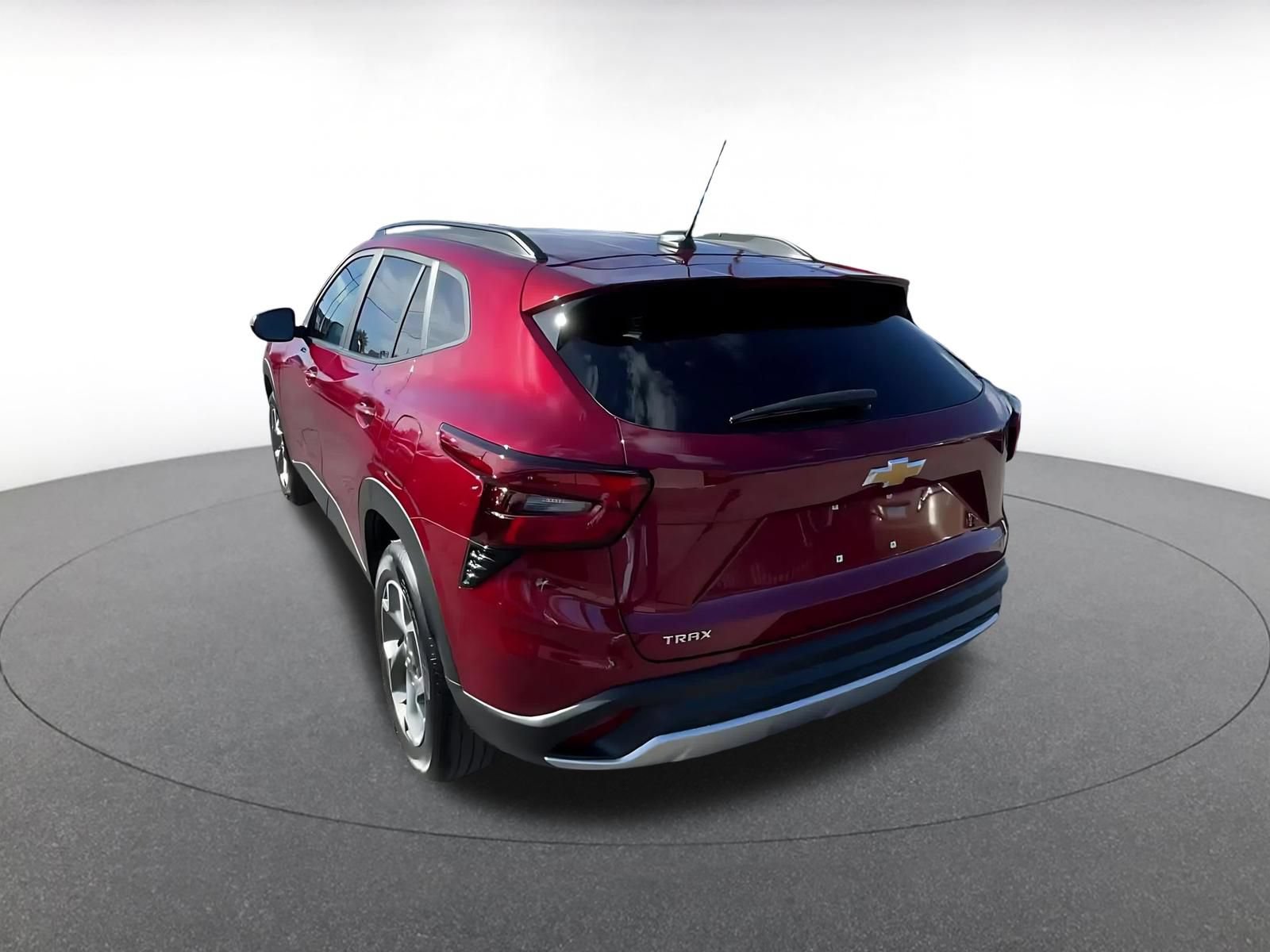 Used 2025 Chevrolet Trax LT FWD image 11