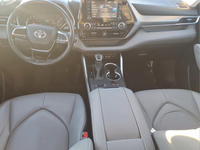 Used 2020 Toyota Highlander XLE image 12
