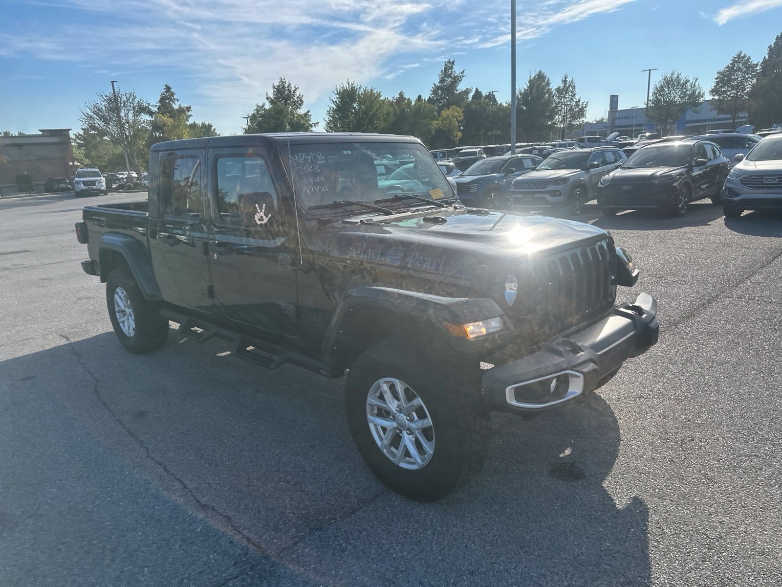 Used 2023 Jeep Gladiator Sport AWD/4WD image 3