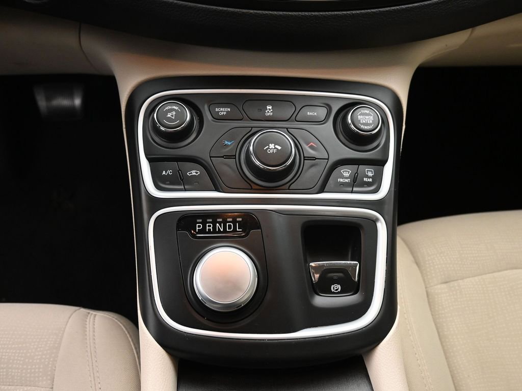 Used 2016 Chrysler 200 Limited image 18