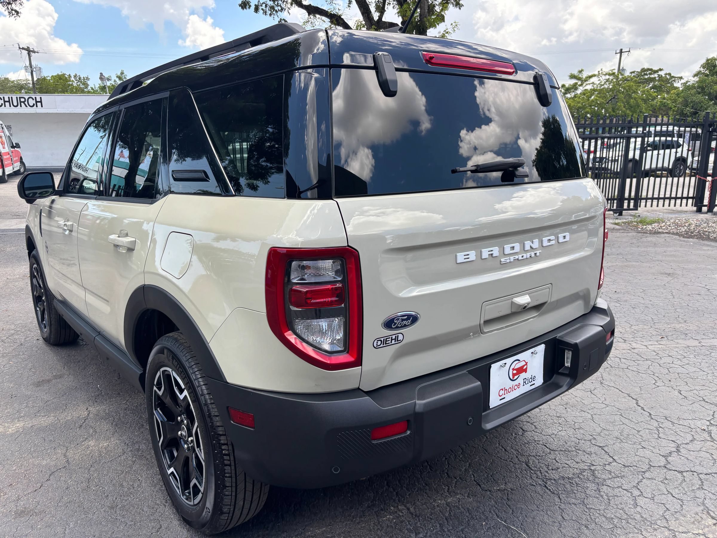 Used 2025 Ford Bronco Sport Outer Banks w/ Outer Banks Tech Package+ AWD/4WD image 28