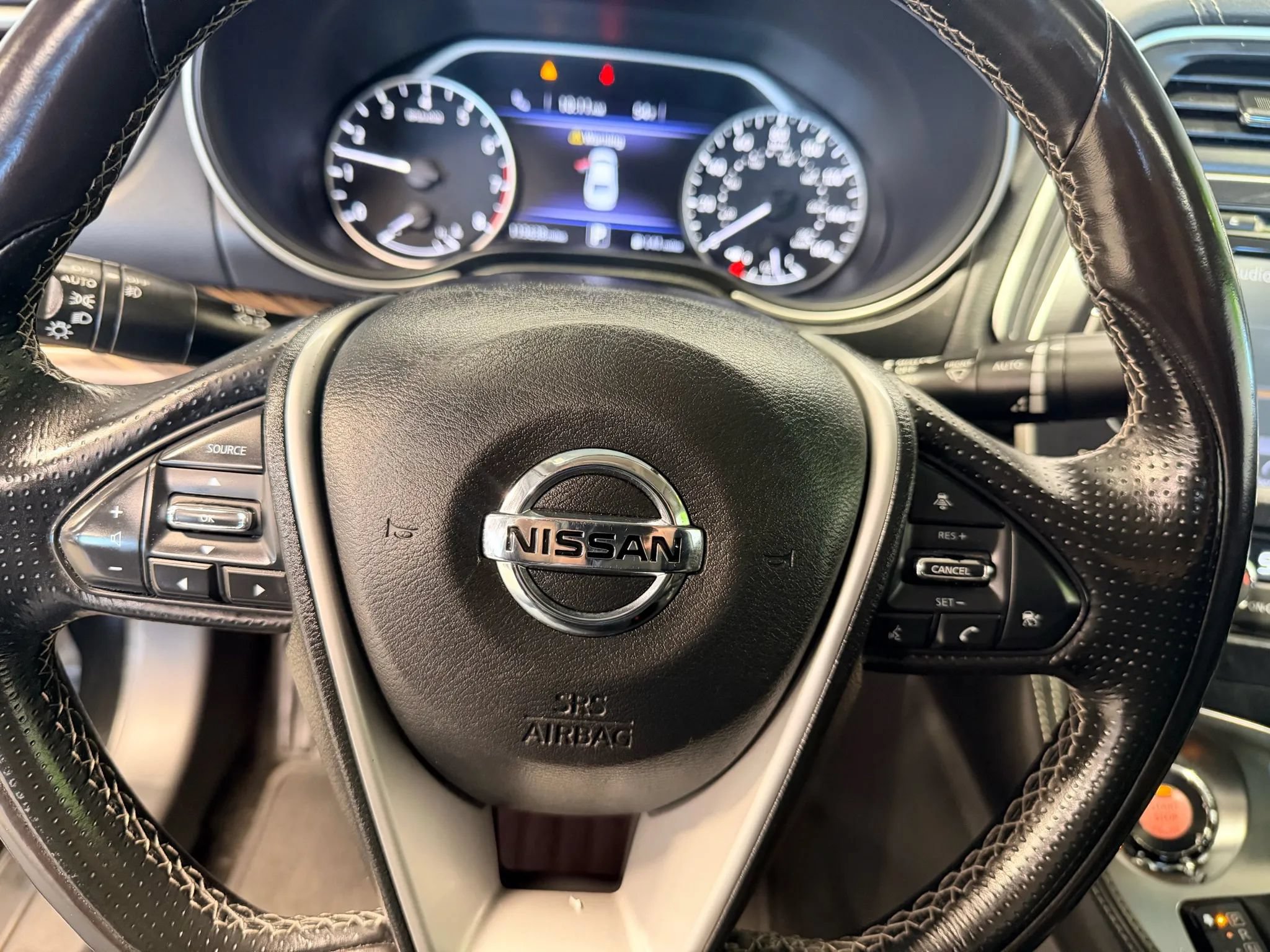 Used 2017 Nissan Maxima Platinum w/ Medallion Package FWD image 9
