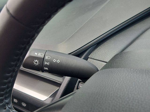 Used 2025 Toyota Prius LE FWD image 16