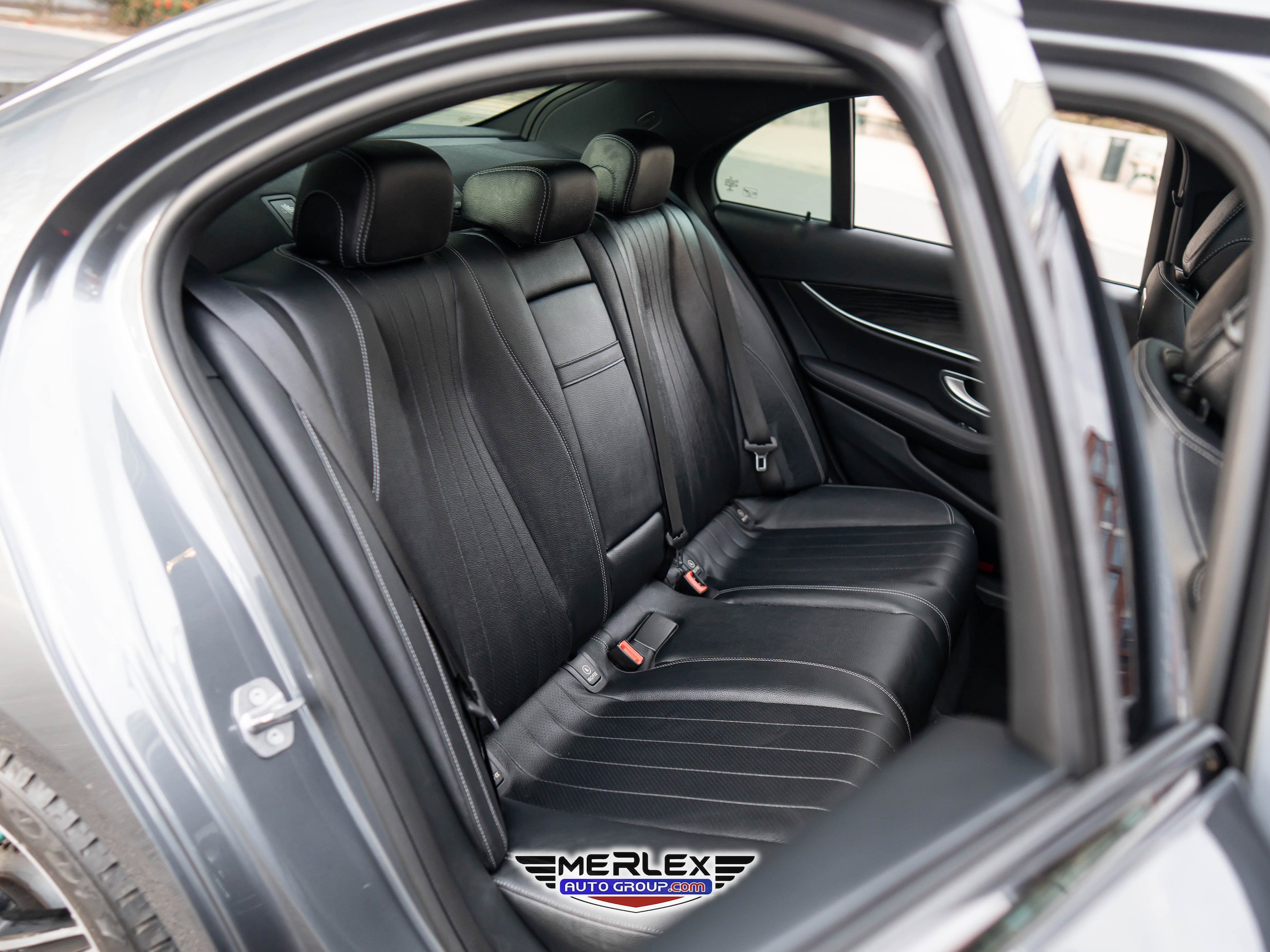 Used 2018 Mercedes-Benz E 400 4MATIC Sedan w/ Premium 3 Package image 18