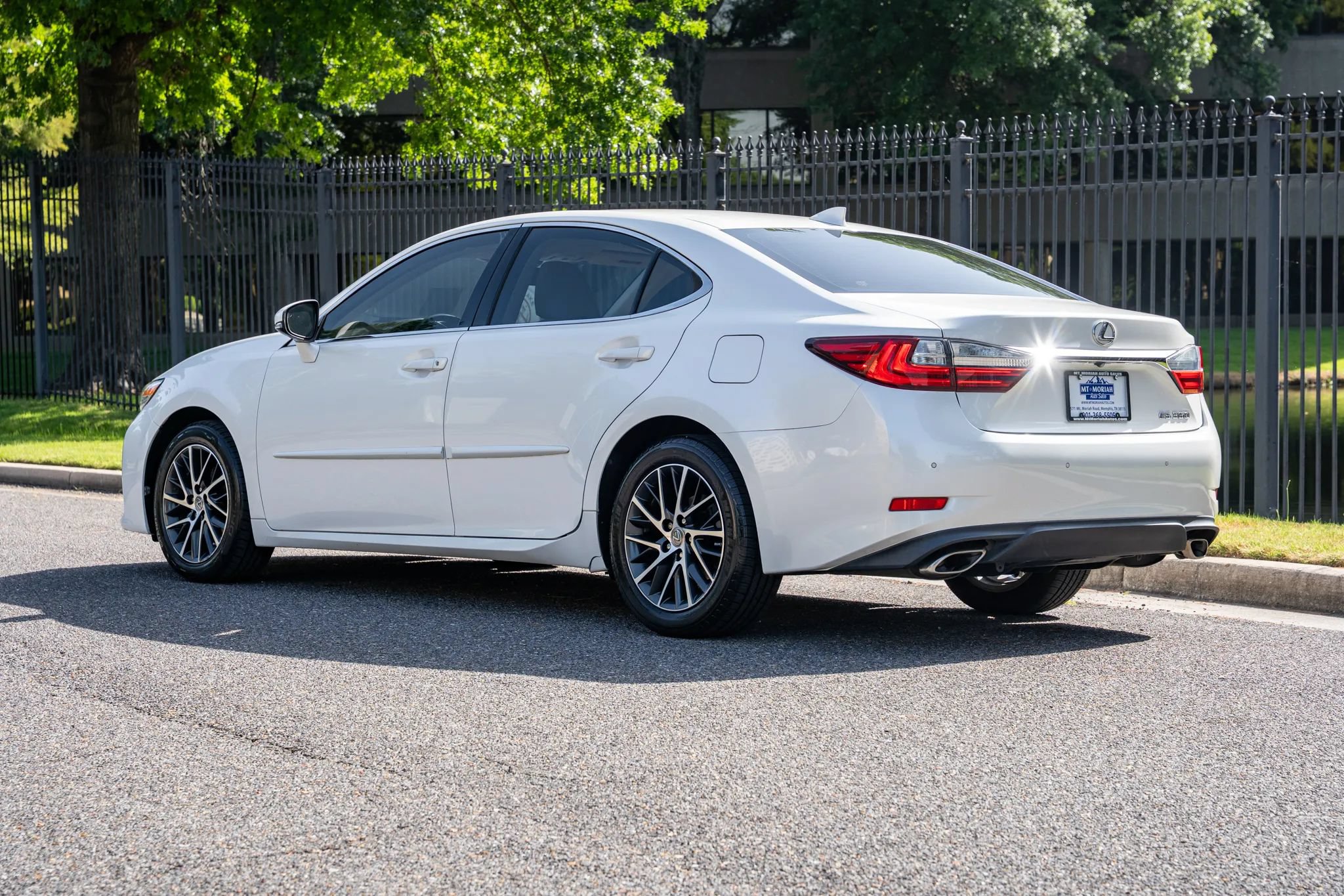 Used 2017 Lexus ES 350 w/ Luxury Package FWD image 8