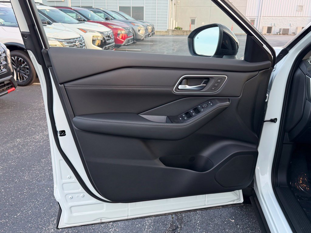 New 2026 Nissan Rogue Platinum w/ Platinum Premium Package AWD/4WD image 12