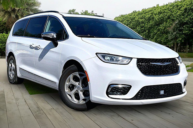 Used 2023 Chrysler Pacifica Limited image 11