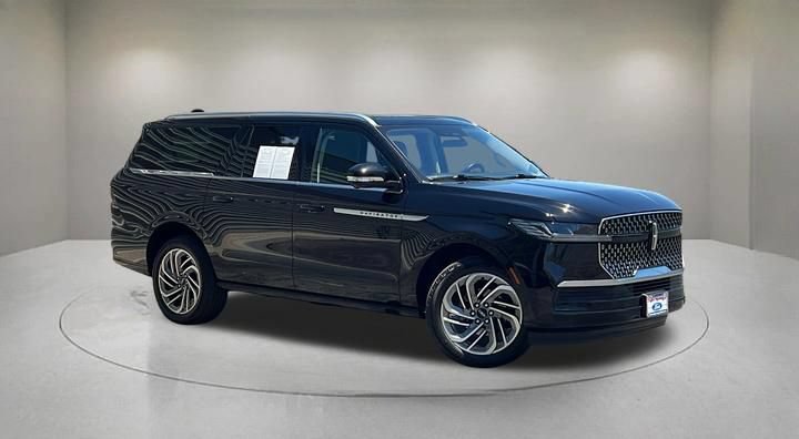 Certified 2025 Lincoln Navigator L Reserve AWD/4WD image 1
