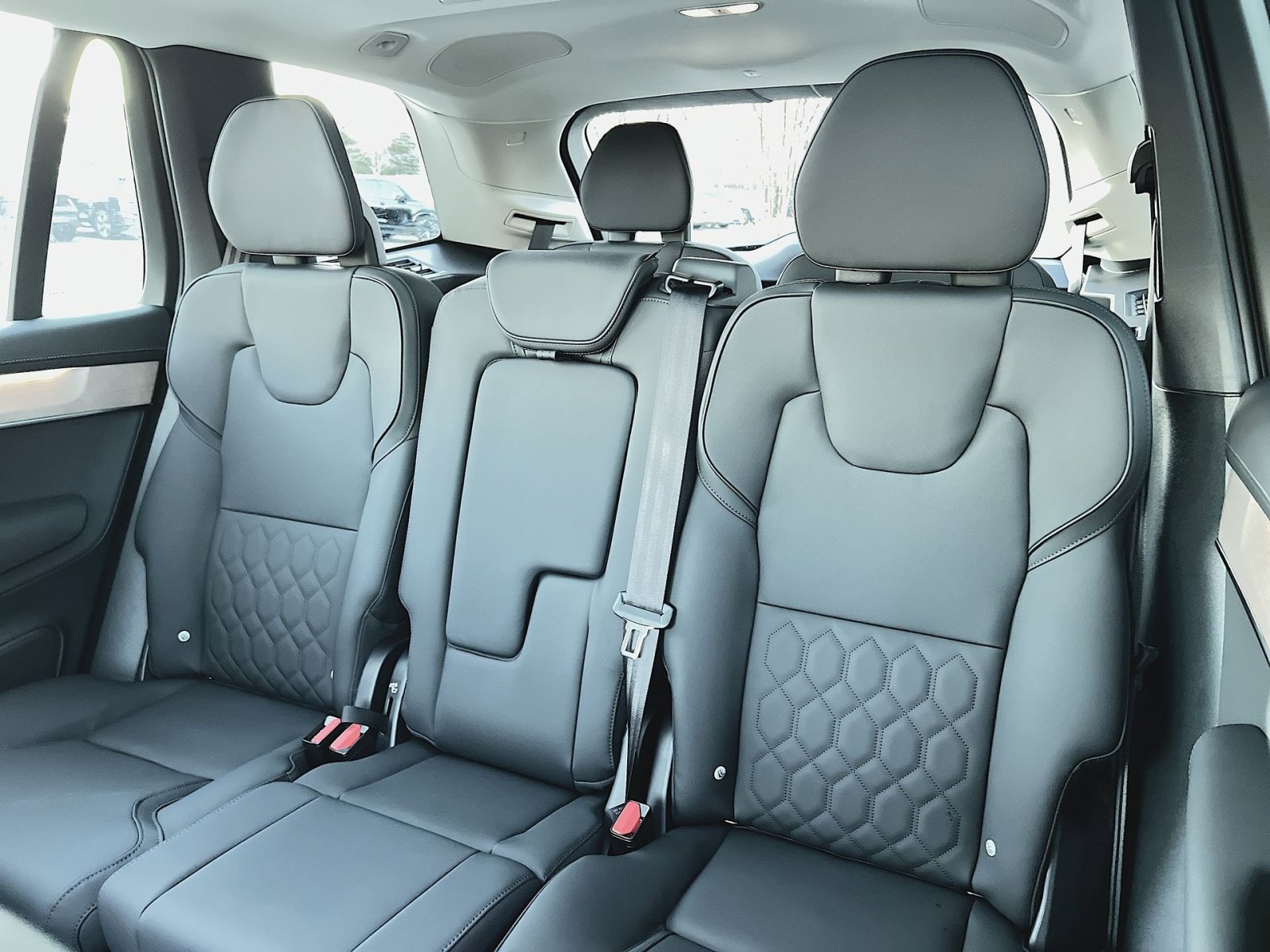 New 2026 Volvo XC90 B6 Plus w/ Protection Package Premier AWD/4WD image 25