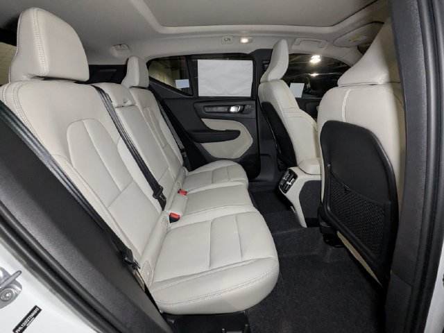 New 2026 Volvo XC40 B5 Plus w/ Protection Package Premier AWD/4WD image 29