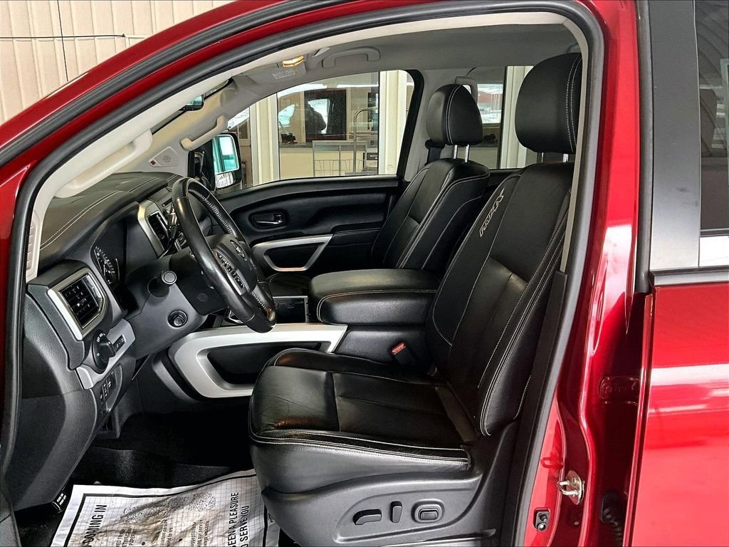 Used 2018 Nissan Titan PRO-4X w/ Pro-4x Convenience Package AWD/4WD image 10