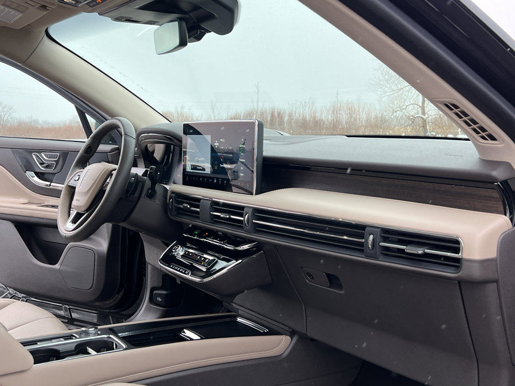 Used 2023 Lincoln Corsair Reserve w/ Equipment Group 202A image 30