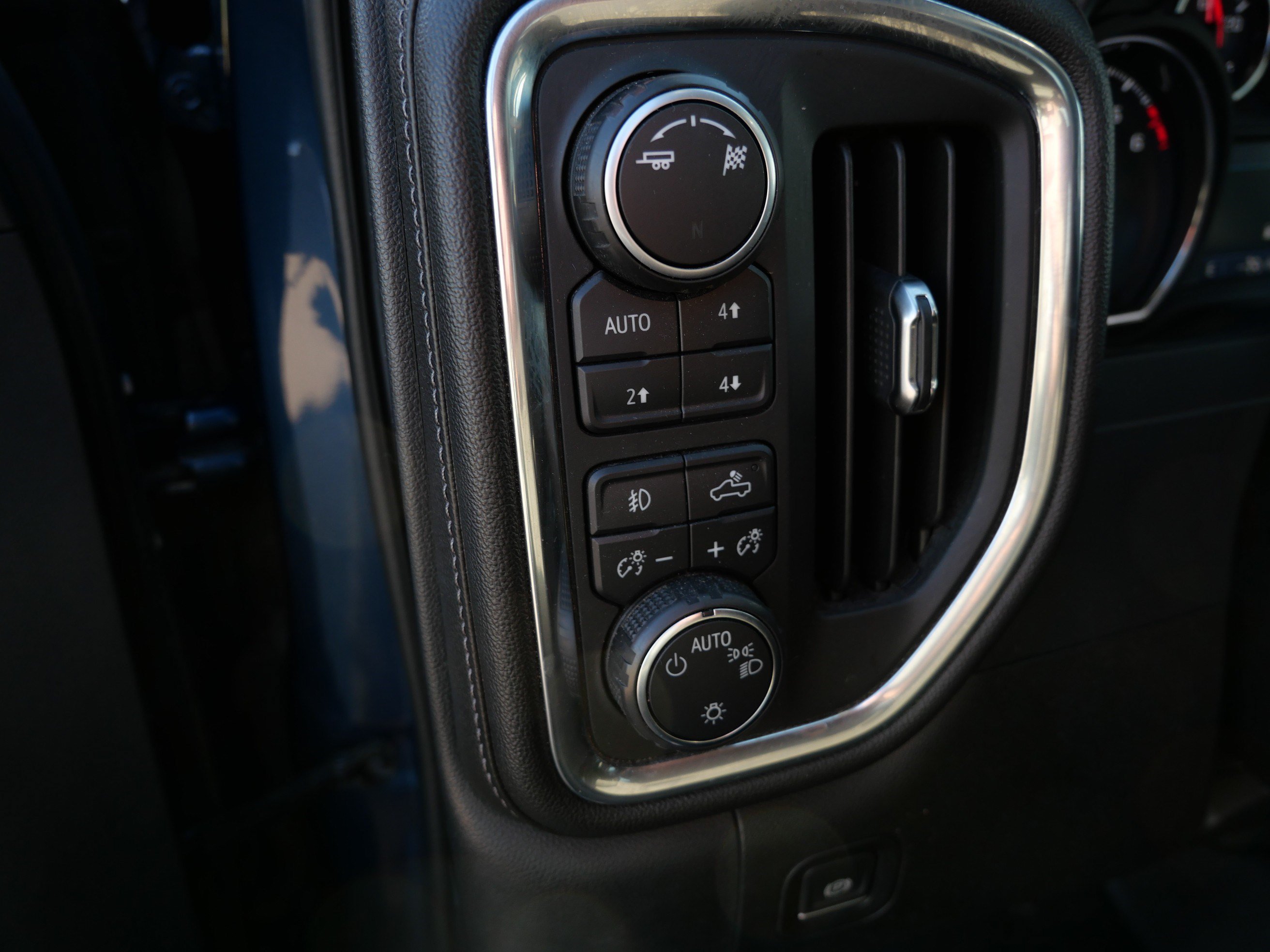 Used 2019 Chevrolet Silverado 1500 RST AWD/4WD image 25