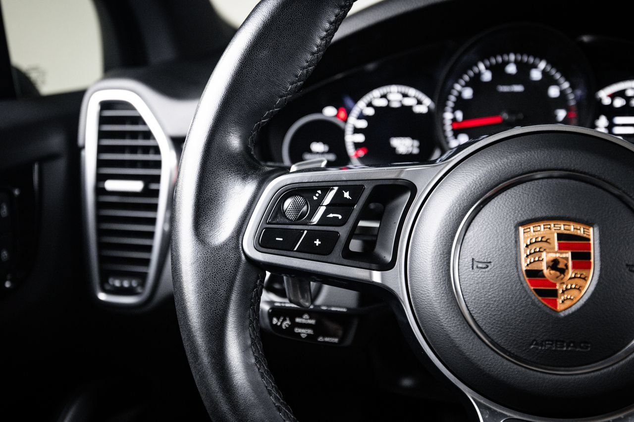 Certified 2023 Porsche Cayenne Platinum Edition AWD/4WD image 17