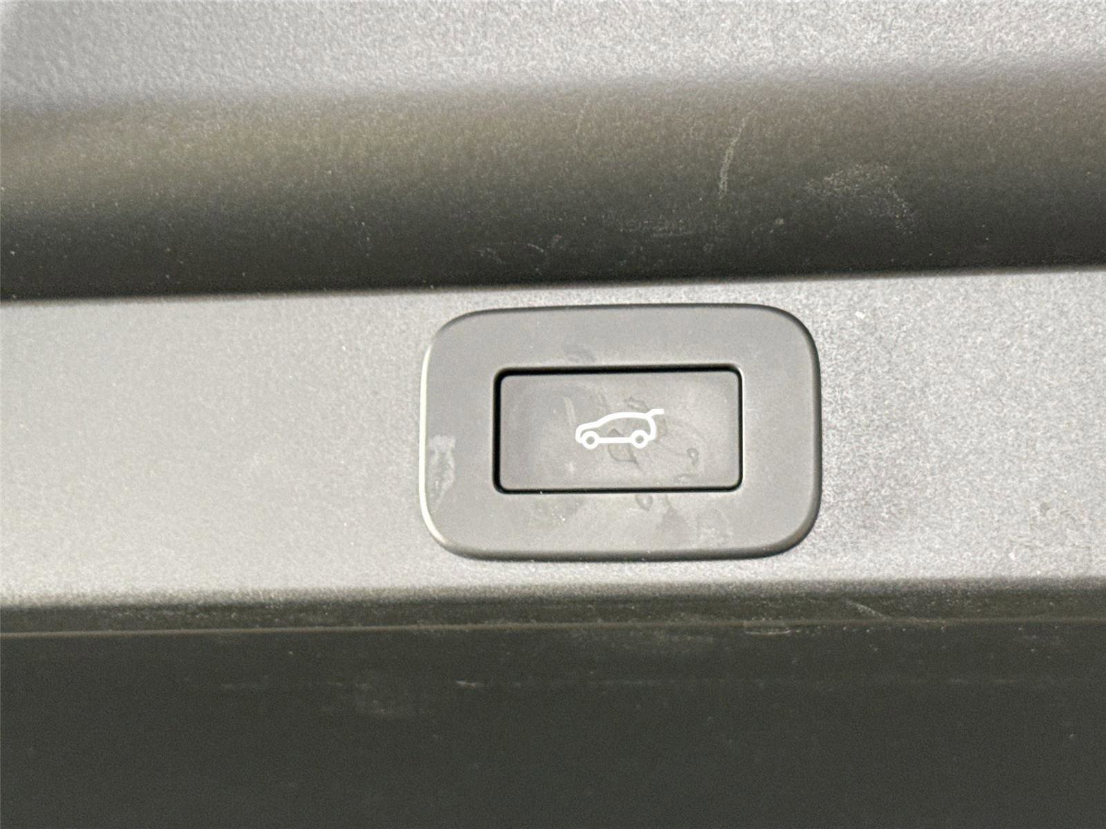 Used 2025 Land Rover Range Rover Long Wheelbase SE AWD/4WD image 42