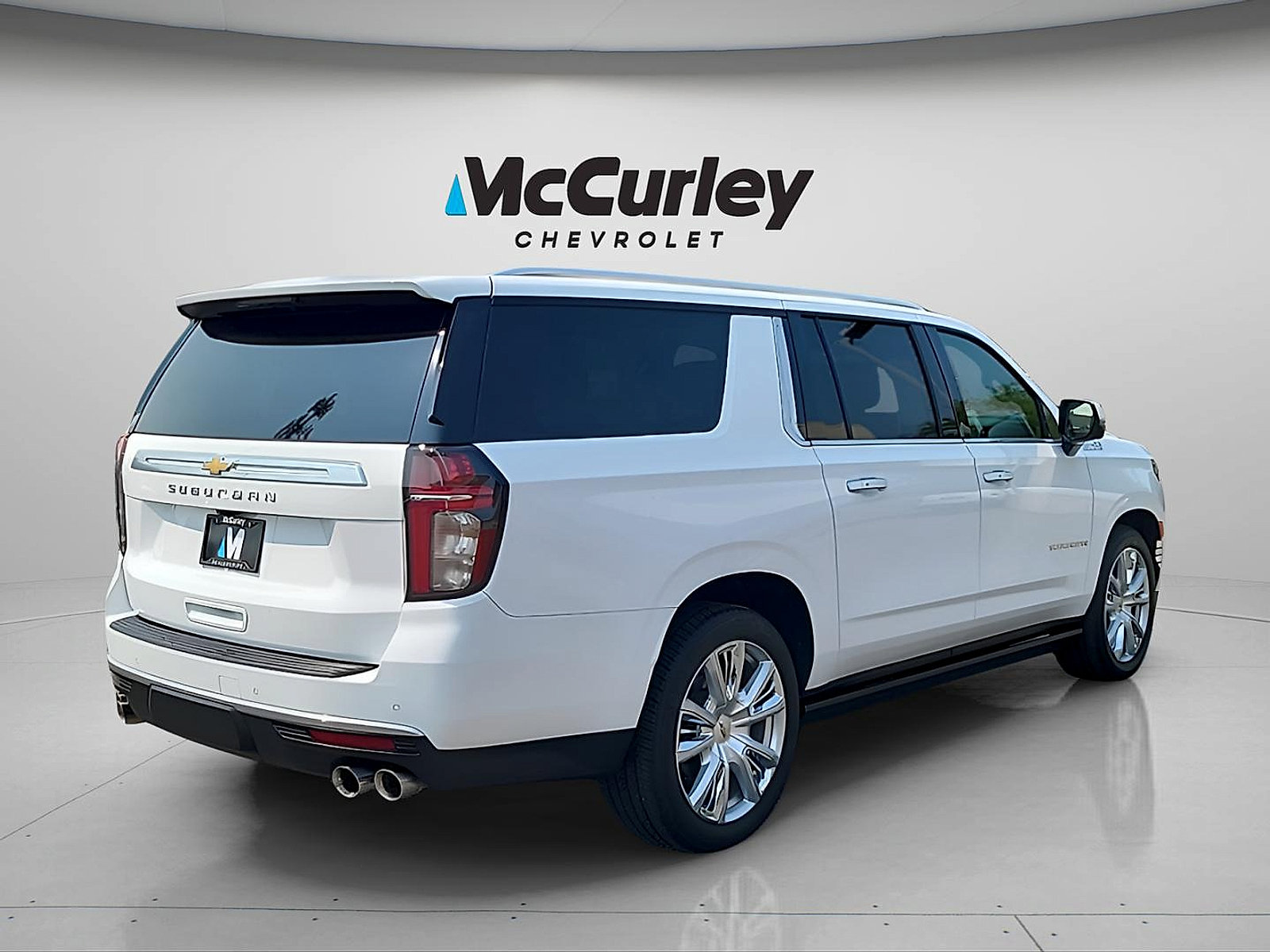 Used 2024 Chevrolet Suburban High Country AWD/4WD image 7