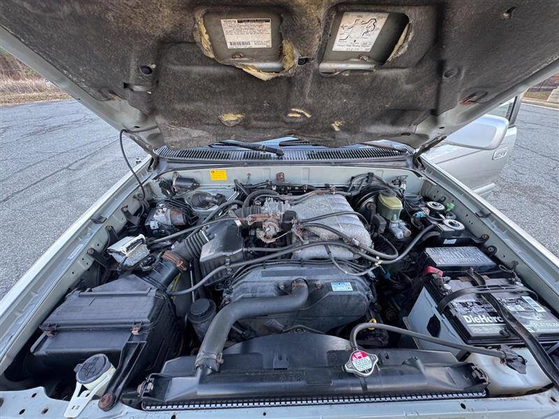 Used 2000 Toyota 4Runner Limited image 18