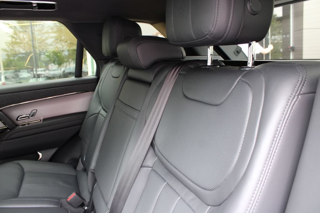 Used 2025 Land Rover Range Rover Sport Dynamic SE AWD/4WD image 8