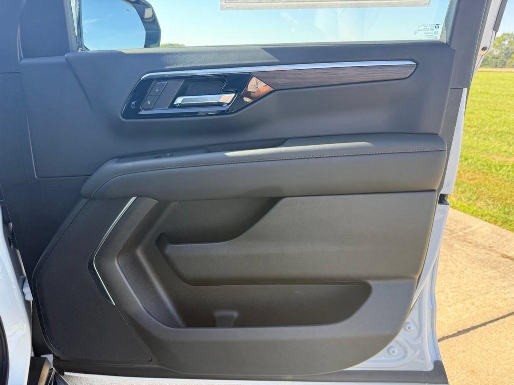 Used 2026 Chevrolet Suburban LS AWD/4WD image 24