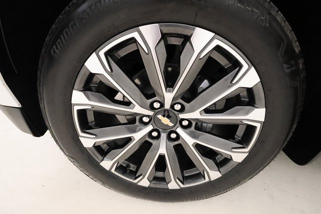 Used 2025 Chevrolet Suburban High Country image 6