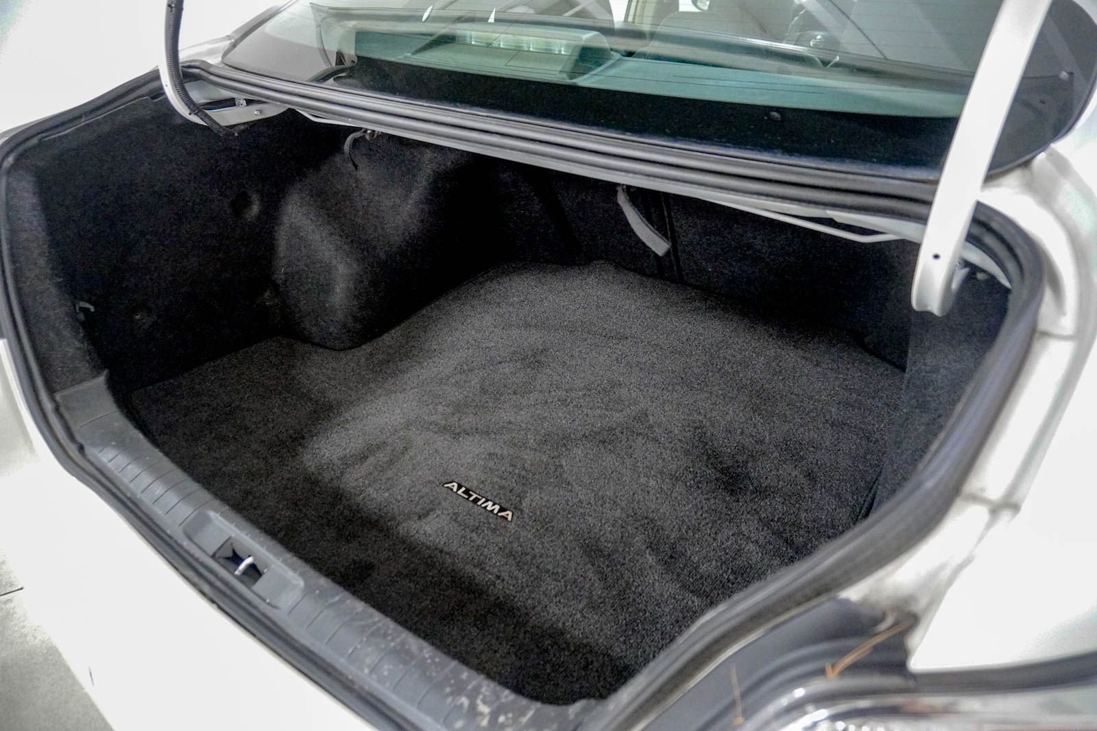 Used 2013 Nissan Altima 2.5 SL w/ 2.5 Moonroof Pkg FWD image 9
