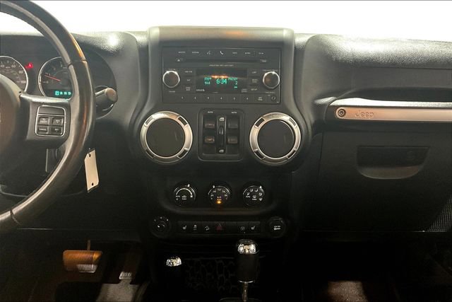 Used 2016 Jeep Wrangler Unlimited Rubicon w/ Dual Top Group AWD/4WD image 40