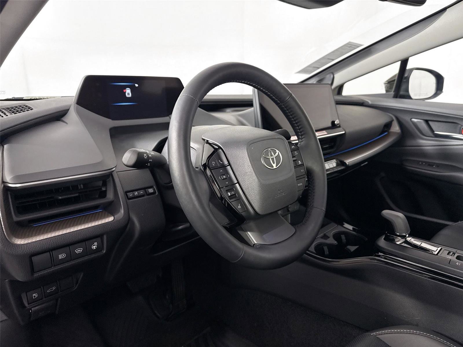 Used 2025 Toyota Prius Limited image 4