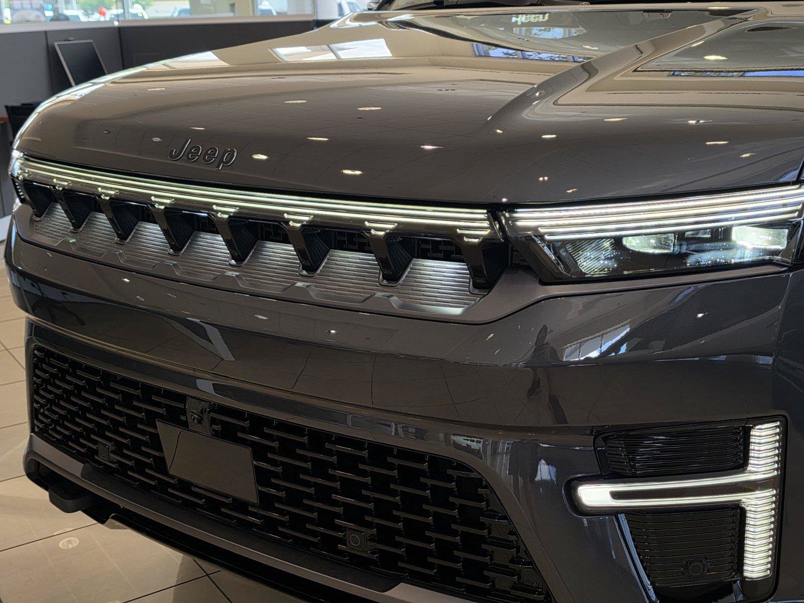 New 2026 Jeep Grand Wagoneer L Summit AWD/4WD image 6