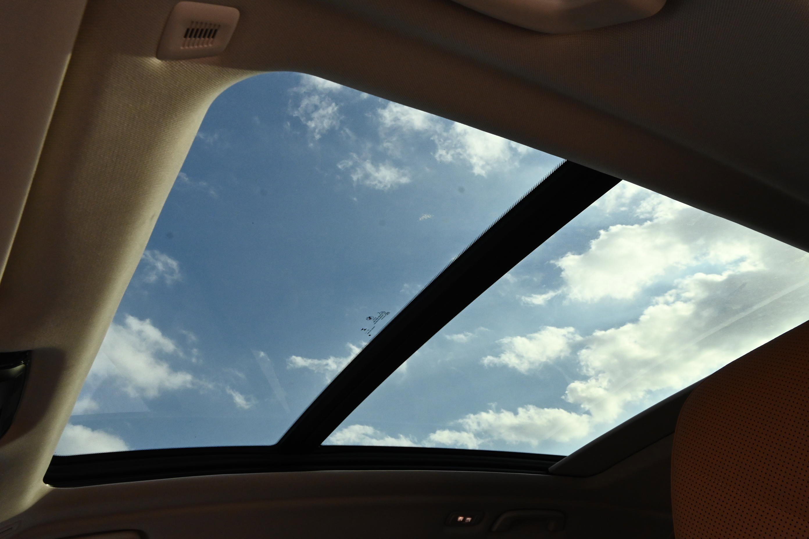 Certified 2024 BMW X7 xDrive40i w/ Premium Package image 27