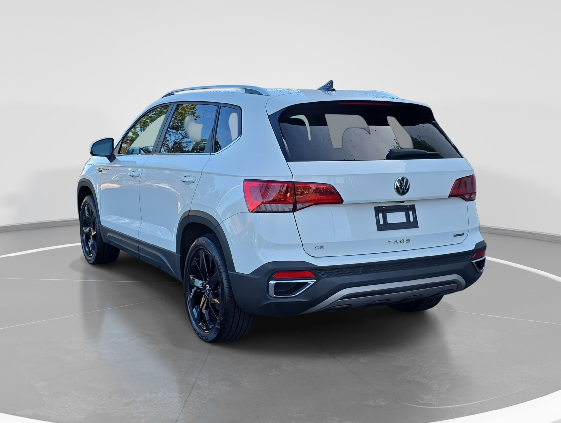 Used 2022 Volkswagen Taos SE image 7