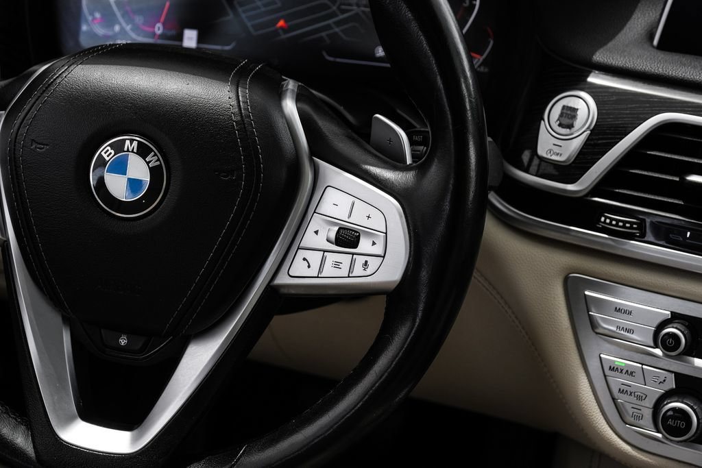 Used 2020 BMW 740i w/ Premium Package RWD image 15