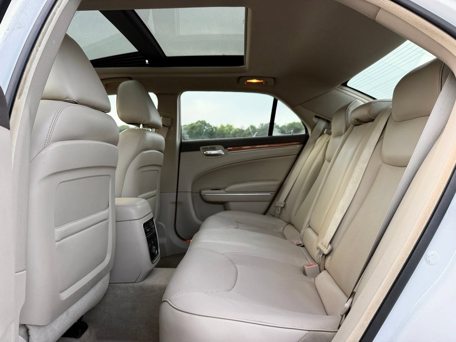 Used 2014 Chrysler 300 C RWD image 22
