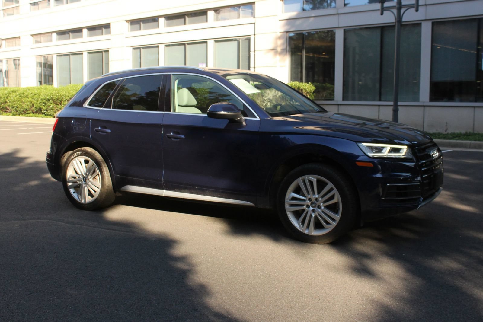 Used 2019 Audi Q5 2.0T Premium Plus w/ Premium Plus Package AWD/4WD image 2