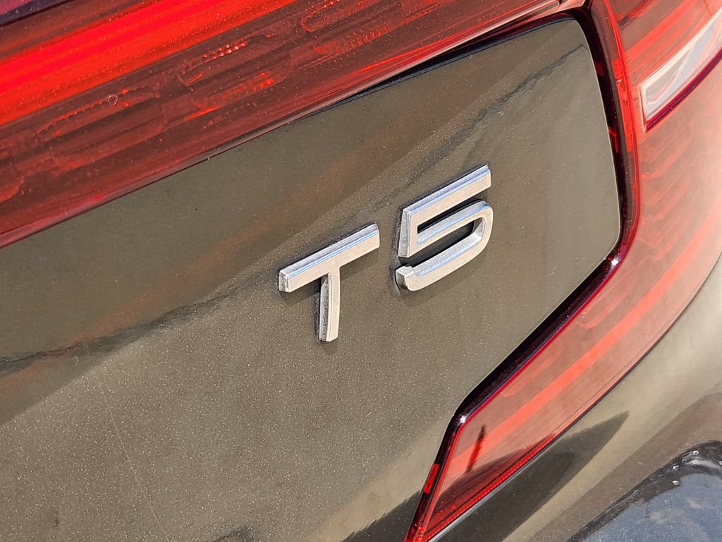 Used 2021 Volvo S60 T5 Momentum w/ Premium Package FWD image 11