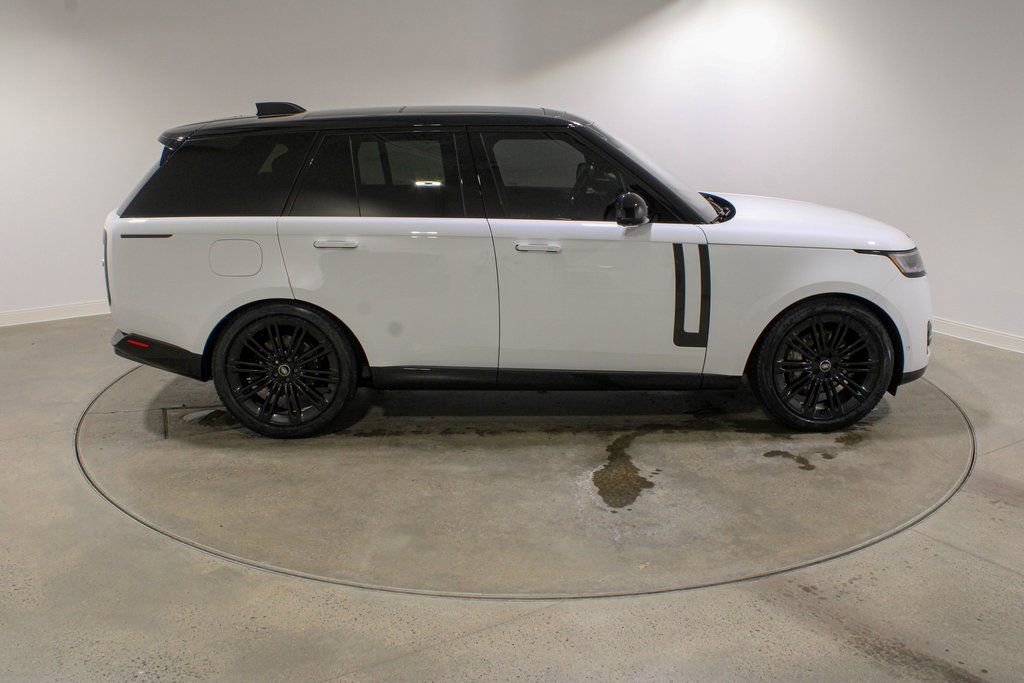 Used 2022 Land Rover Range Rover SE image 6