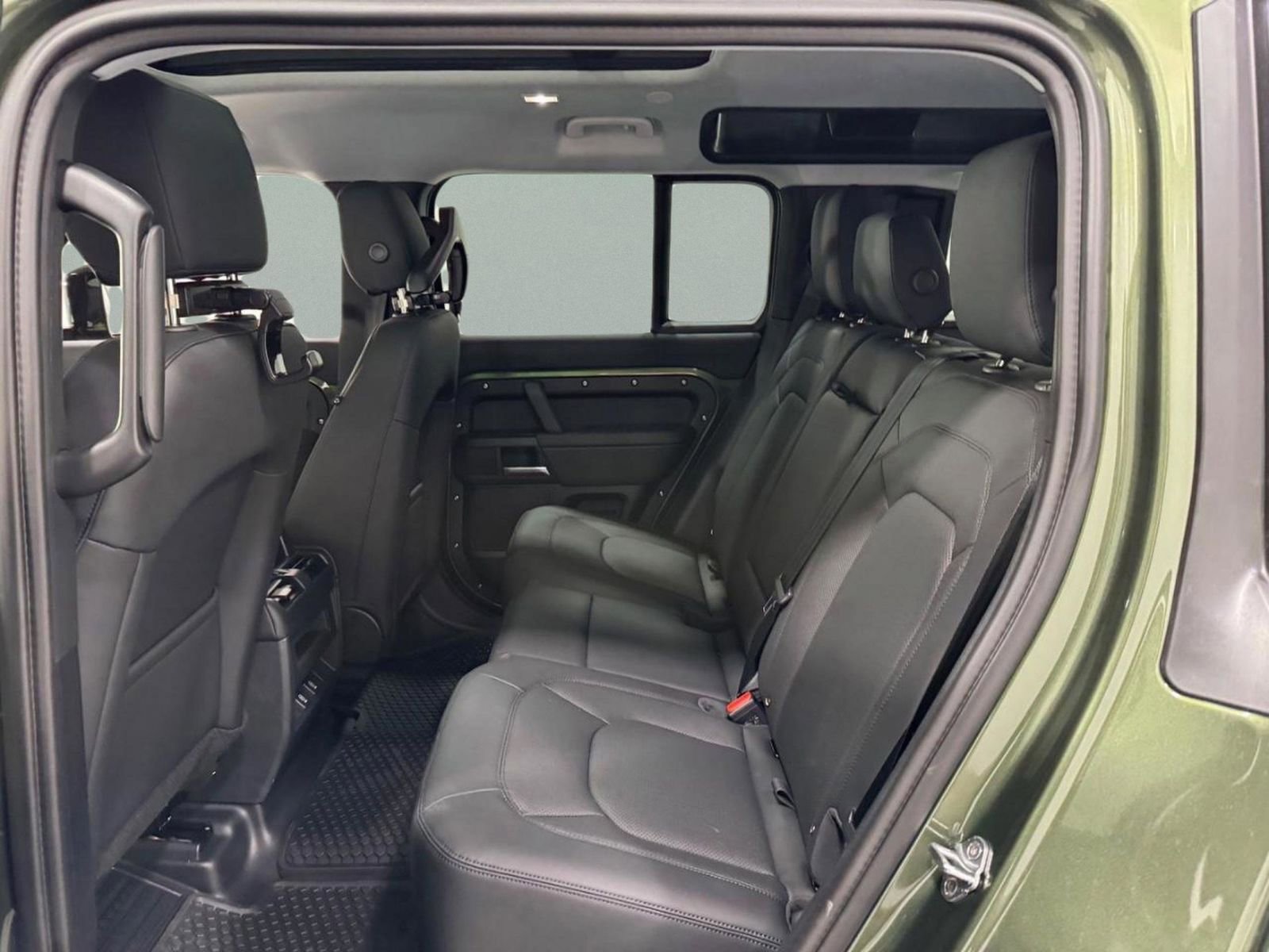 New 2026 Land Rover Defender 110 S image 8