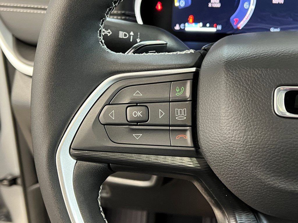 New 2025 Jeep Grand Cherokee Altitude image 15