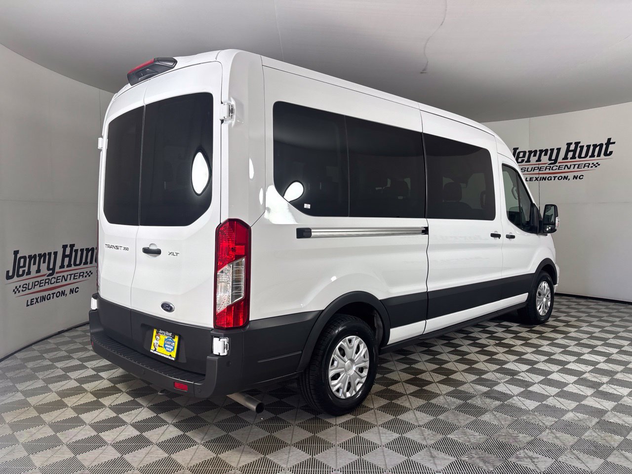 Used 2025 Ford Transit 350 XLT RWD image 4