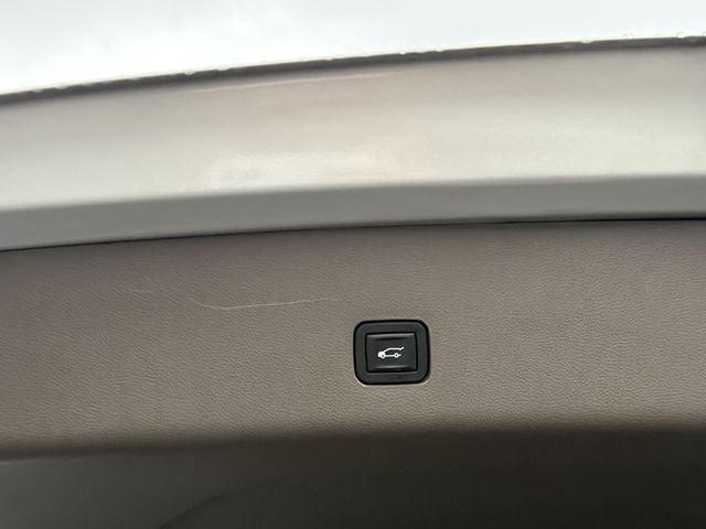 Used 2018 Chevrolet Traverse LT FWD image 16