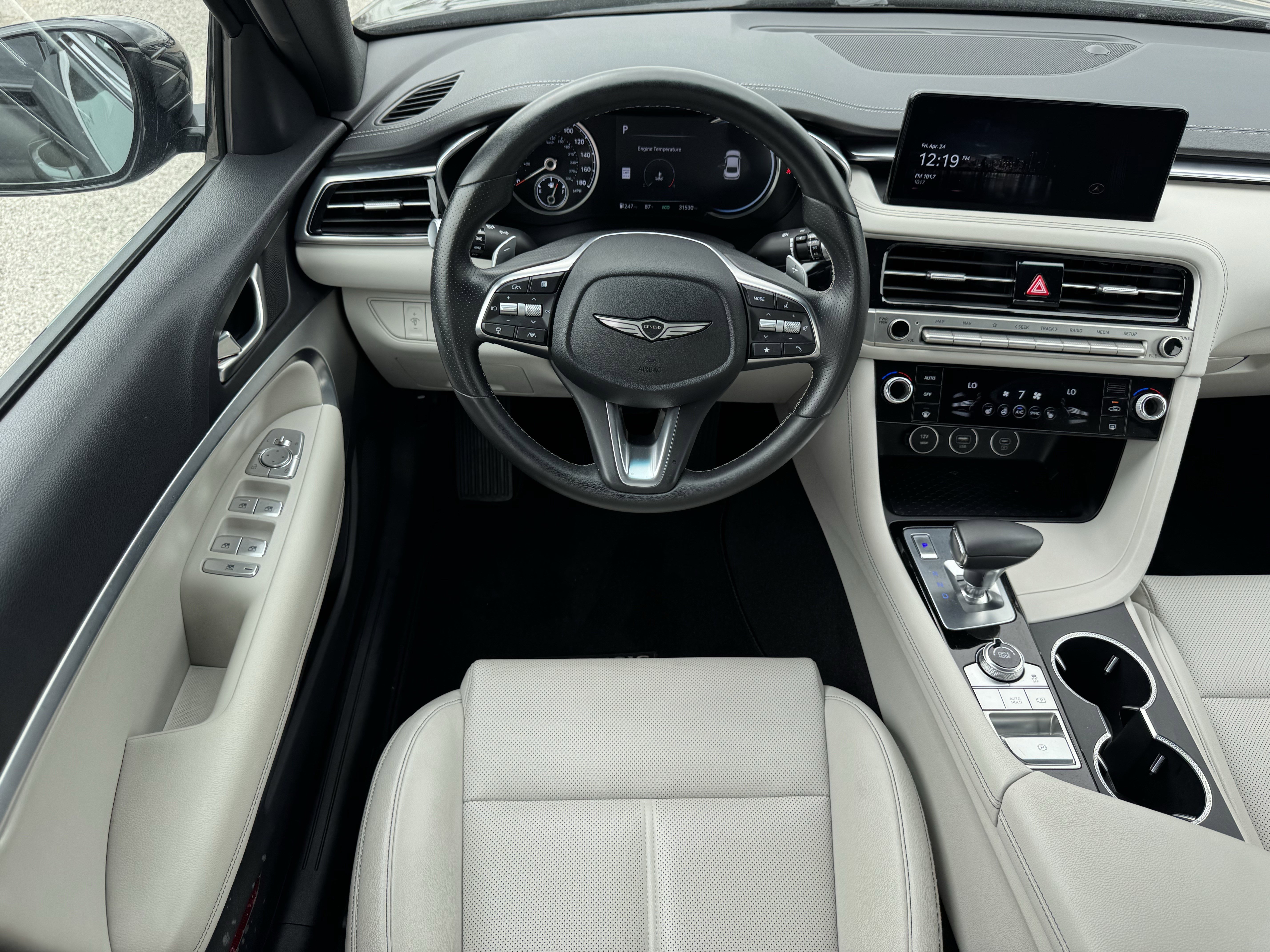 Used 2025 Genesis G70 2.5T AWD/4WD image 14