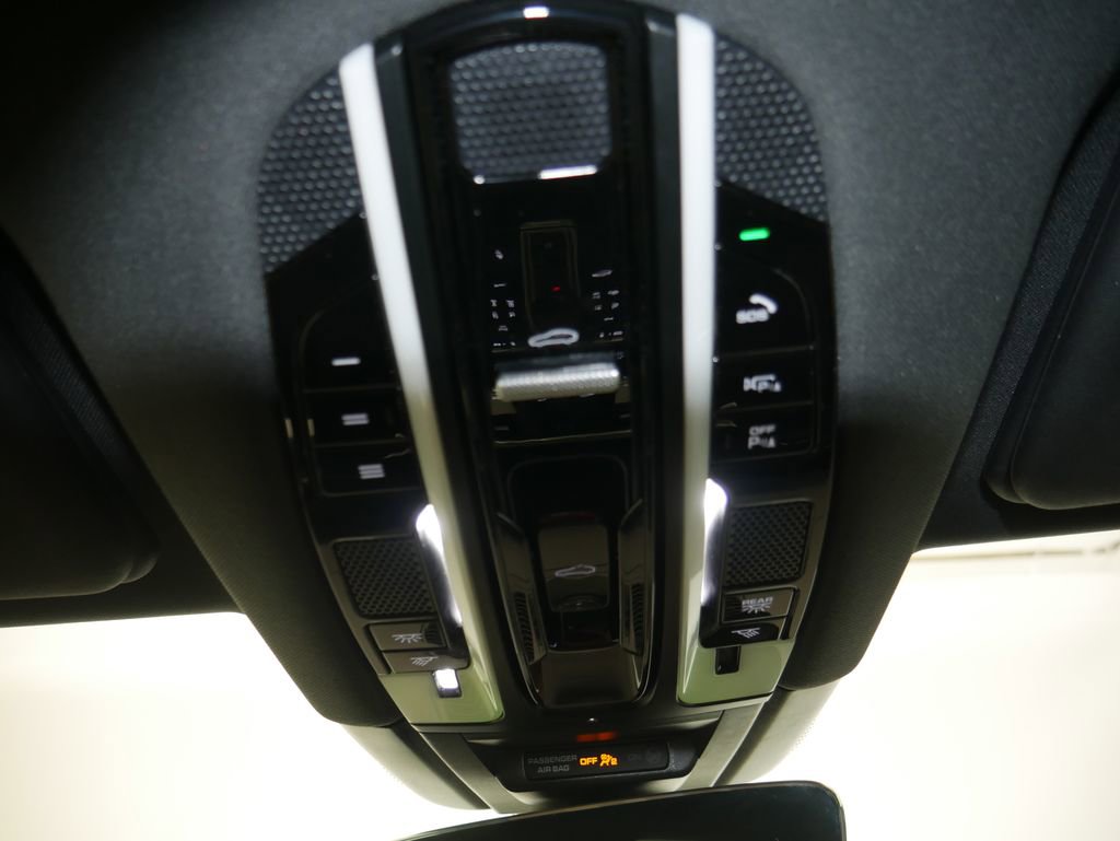 Certified 2023 Porsche Cayenne AWD/4WD image 39