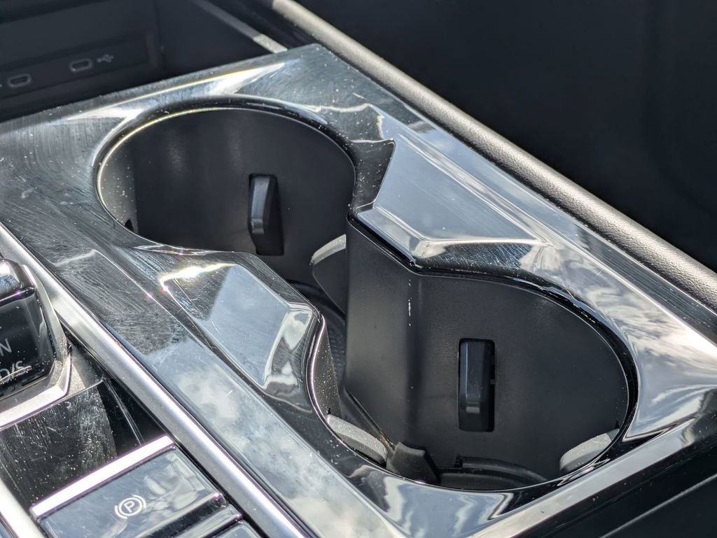 Used 2025 Volkswagen Atlas SE FWD image 18